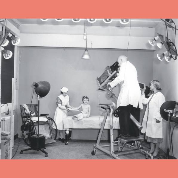 <strong>Hospital photographer Cyril Murphy photographing a patient before discharge</strong>, 1959. Photograph by Laurie Richards Studio. The Royal Children’s Hospital Archives and Collections Department.
