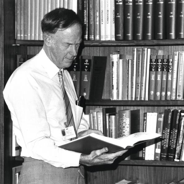  David Danks in the genetics library of the Murdoch Institute for Research into Birth Defects, c. 1985. Courtesy Murdoch Children’s Research Institute.